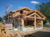 Ручная рубка деревянного дома высокого качества из большого бревна под ключ. По индивидуальному проекту.