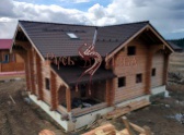 Строительство деревянного коттеджа-дома из бревна ручной работы под ключ на фундаменте в Серпуховском районе. Диаметр 26-28.
