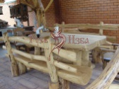 Изготовленный дубовый стол и лавки ручной работы