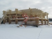 Строительство сруба дома с открытой верандой из архангельской сосны зимой