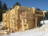 Строительство дома из архангельского, зимнего леса.