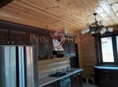 Кухня в доме из оцилиндрованного бревна (интерьер внутри)
