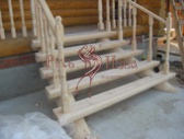 Рубка и монтаж лестницы из сосны