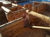 Изготовление сруба избы-бани под  усадку из большого леса на готовом фундаменте в Серпухове.