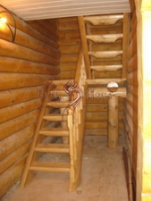 Рубка внутренней лестницы в деревянной доме