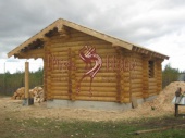 Деревянная, одноэтажная баня из северной сосны, диаметром 24 см ручной работы по проекту в Чеховском районе.