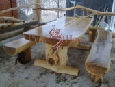 Рубленный вручную стол с лавками из дуба