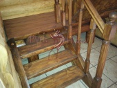 Фото. Рубленая из бревна лестница в деревянной бане. Серпухов, МО.