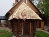 Рубреный домик из бревна