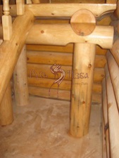 Установка рубленой лестницы в бревенчатом доме