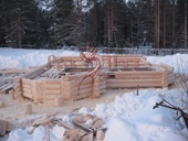 Строительство сруба деревянного дома из архангельской сосны в Архангельске. 