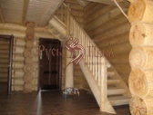 Рубка лестницы из бревна в деревянном доме